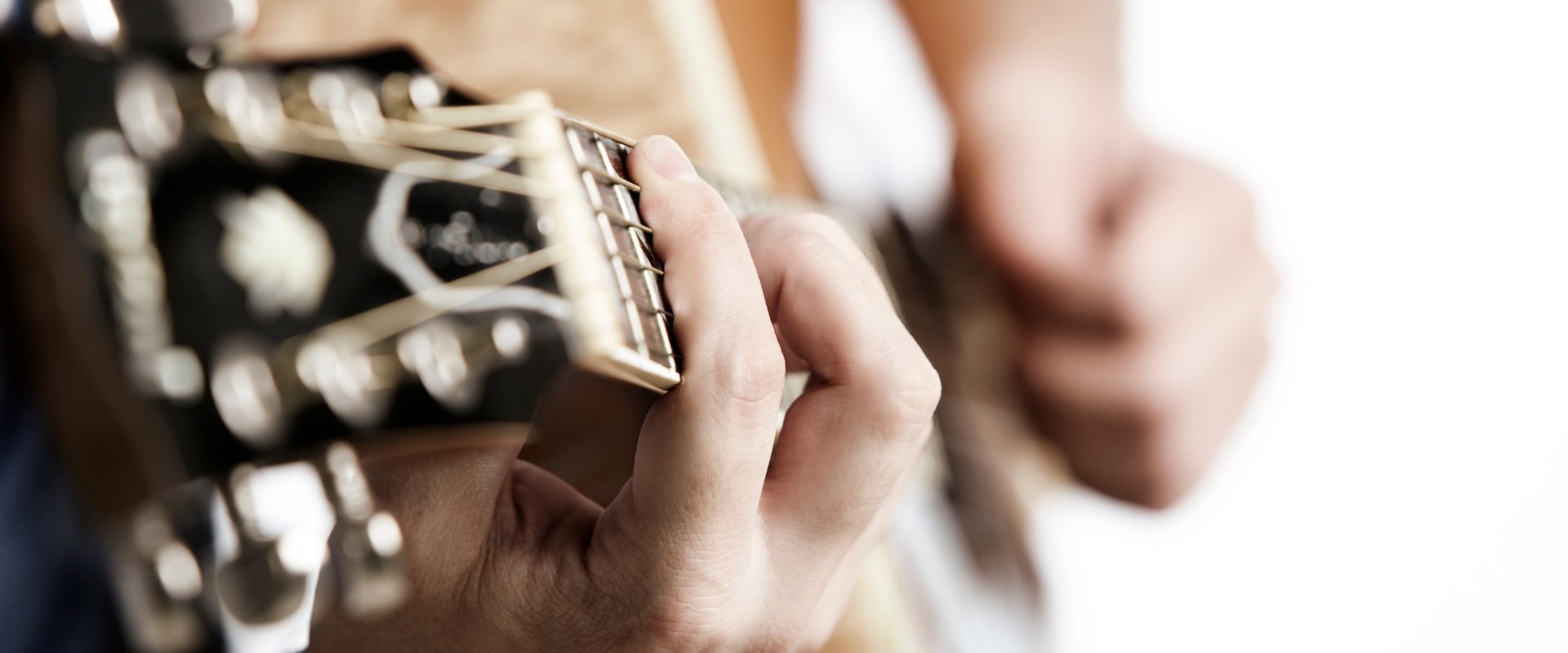Barre-Akkorde beherrschen: Tipps, Techniken und Ausrüstung zur Verbesserung Ihrer Gitarrenfähigkeiten