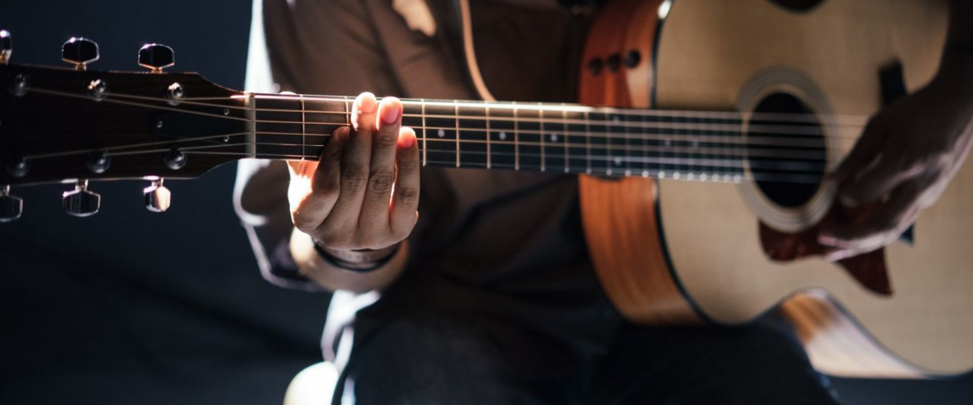 Ein Leitfaden für Anfänger zu Strumming Patterns