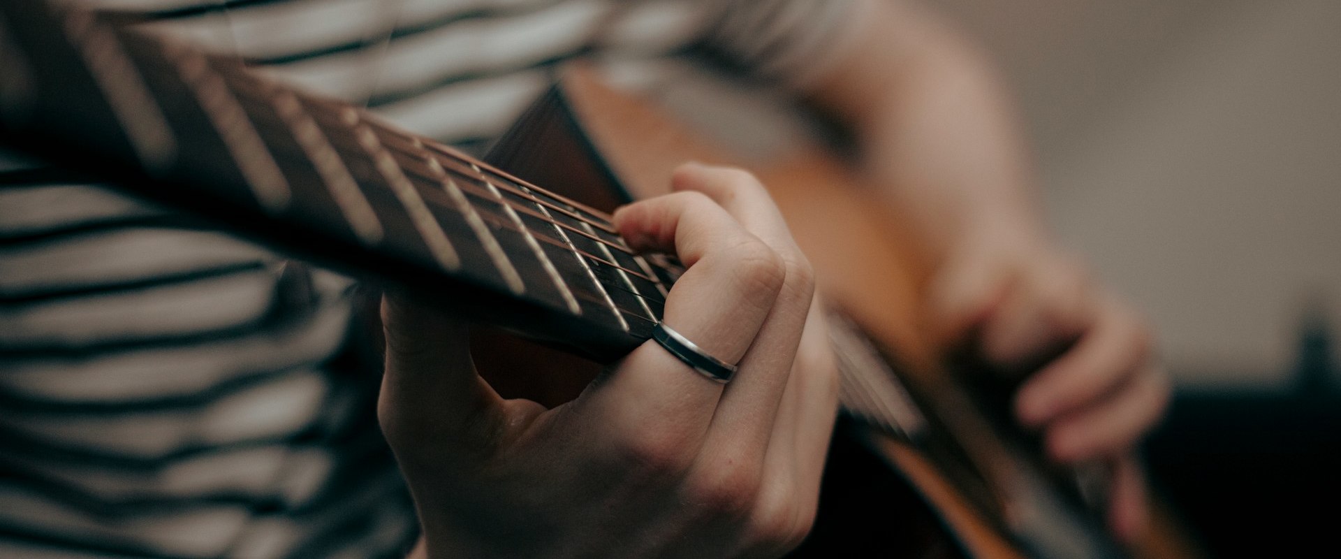 Modi und Modalskalen für das Mastering von Gitarrenmusik