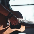 Songs für Fortgeschrittene: Gitarrenmusik zur Verbesserung Ihrer Fähigkeiten beherrschen