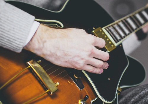 Erkunden Sie Country-Balladen: Ein umfassender Leitfaden zur Verbesserung Ihrer Gitarrenfähigkeiten