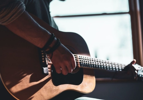 Songs für Fortgeschrittene: Gitarrenmusik zur Verbesserung Ihrer Fähigkeiten beherrschen