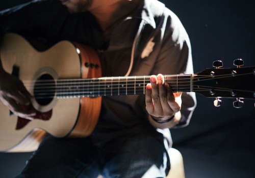Wie man fortgeschrittene Schlagmuster auf der Gitarre meistert